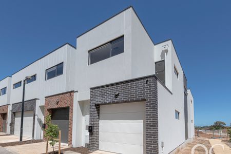 Open the Door to Top end townhouse in Tonsley - Photo 4