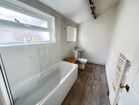 3 bedroom terraced house to rent - Photo 3