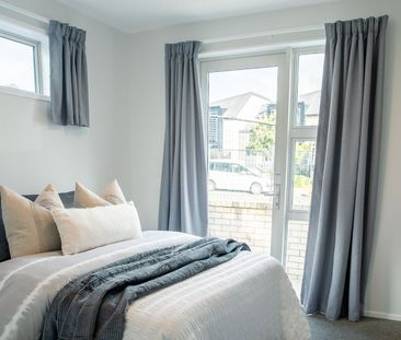 Cute, Light 2 bedroom 2 bathroom Apartment - Photo 4