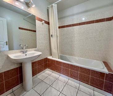 Location Appartement 2 pièces 63m² - Photo 4