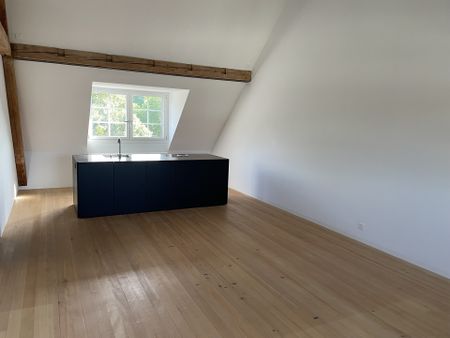 Loftartige 2.5-Zimmer-Dachwohnung mit Galerie und Charme - Photo 2