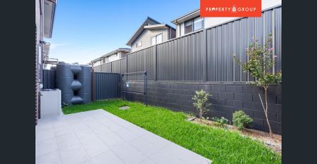 Luxurious 4 bedroom brandnew Townhouse close to all the amenities. - Photo 4