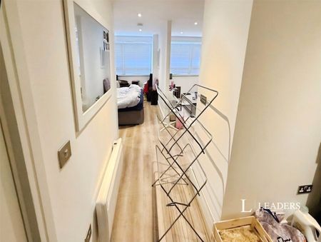 apartment to rent Wood Street, East Grinstead, West Sussex, RH19 - Photo 4