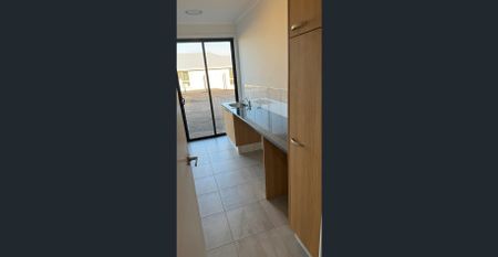 Modern 4-Bedroom Rental Home in Riverlea Park - Photo 4