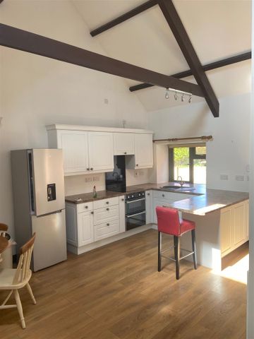 1 Bedroom Flat / Apartment to let - Photo 4