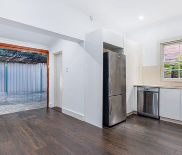 Charming Family Home in Petersham - Photo 4