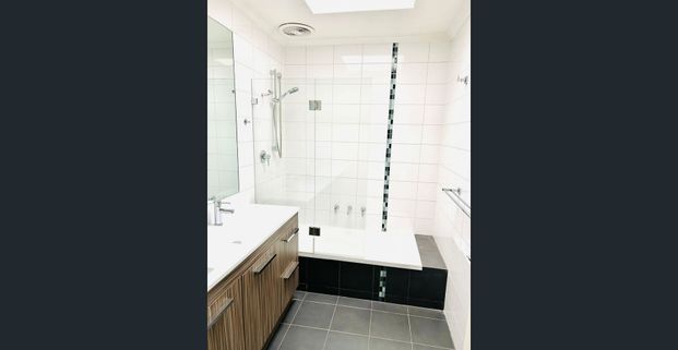 Neat as a Pin! - Photo 1