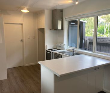 Beautiful Refurbished Redcliff's Home - Photo 3