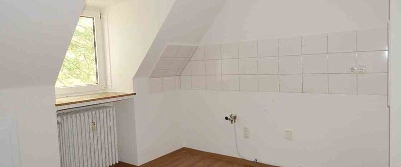 Nähe Zentrum! 2-Zimmer-Dachgeschosswohnung in attraktiver Wohnlage - Photo 1