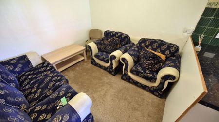 3 bedroom House in Rillbank Lane, Leeds - Photo 2