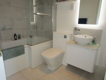 2 bed Terraced - To Let - Photo 5