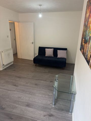 2 Bed Flat, Miranda Court, M5 - Photo 2