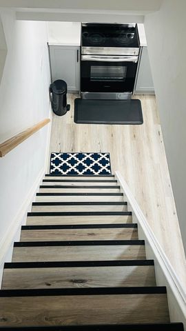 For Lease - 33 Mansewood Gardens, Toronto, Ontario - Photo 2