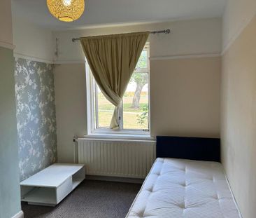 1 bedroom in a house share to rent - Photo 6