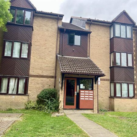 Adams Way, Croydon - Photo 4