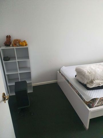 Warnbro - Photo 4