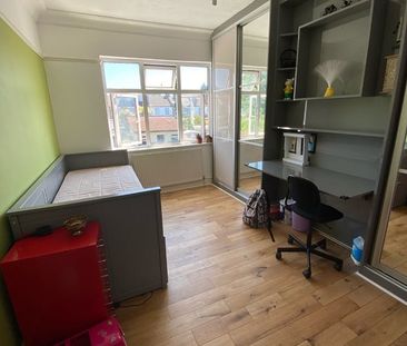 4 Bed Terraced House, Auckland Road, IG1 - Photo 4