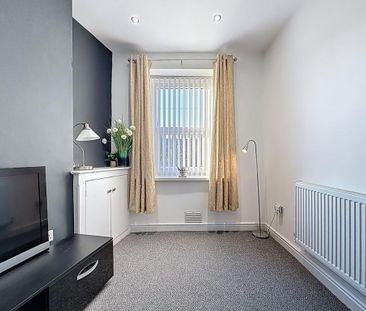 2 bedroom end of terrace house to rent - Photo 1
