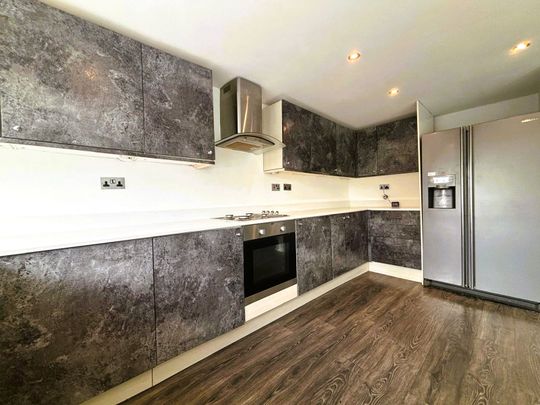 Chingford Avenue, Farnborough, Hampshire, GU14 - Photo 1