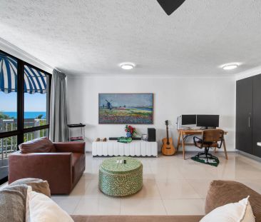 Top-Floor Coastal Apartment with Ocean Views - Photo 2