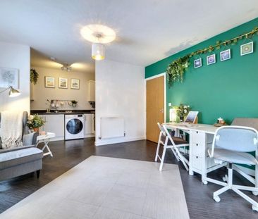 1 BED Flat - Photo 2