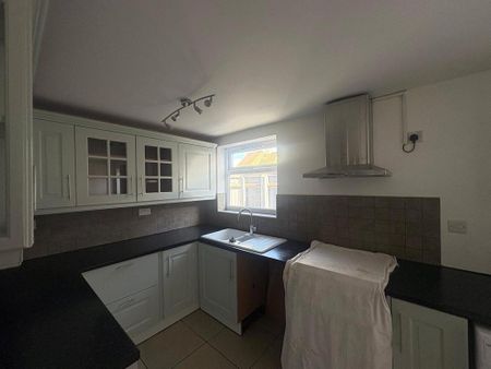 2 bedroom terraced house to rent - Photo 4