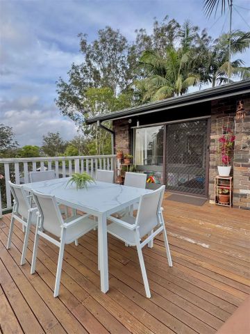 “Beautifully Presented Family Home” - Photo 3