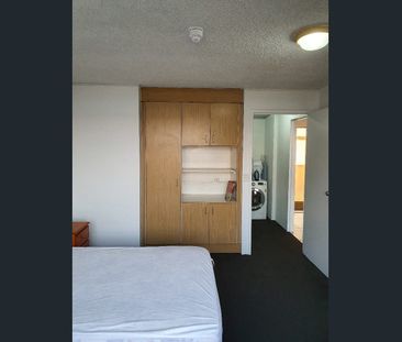 Southport Broadwater unit with uninterrupted water views! - Photo 3