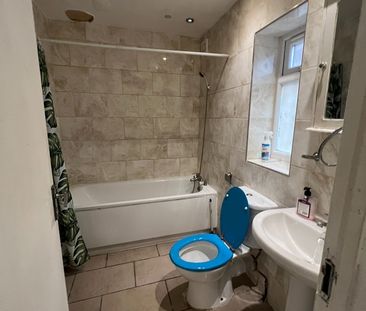 Studio Flat, Ethelbert Gardens, IG2 - Photo 4