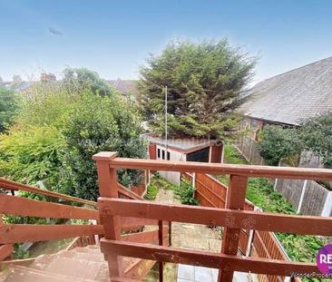 2 bedroom property to rent in Westcliff On Sea - Photo 4