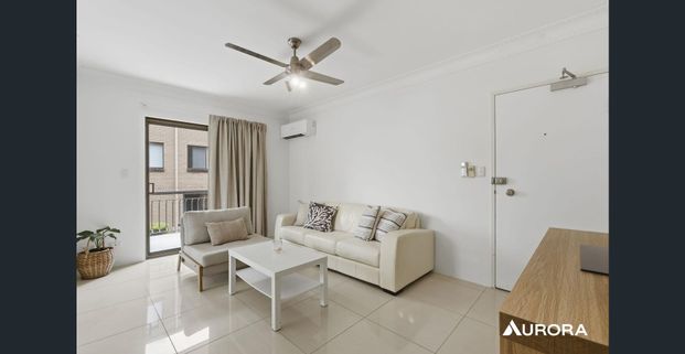 Fully Renovated & Ready to Move In – City Fringe Convenience - Photo 1