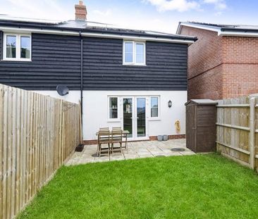 3 bedroom end of terrace house to rent - Photo 2