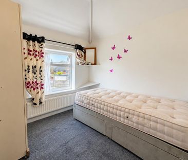 4 bedroom semi-detached house to rent - Photo 2