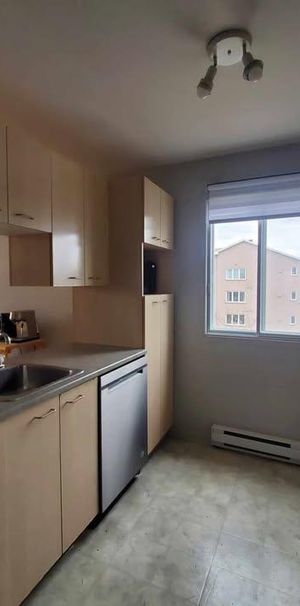 Grand 4 1/2 style condo à louer à Ste-Thérèse - Photo 1