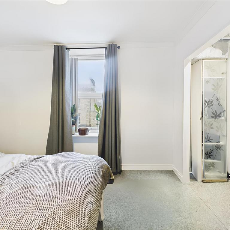 4 bedroom private hall to rent - Photo 1