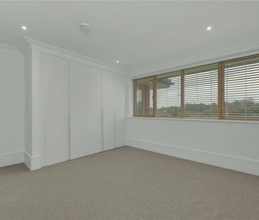 An impressive 5 bedroom detached home with impressive views. - Photo 5