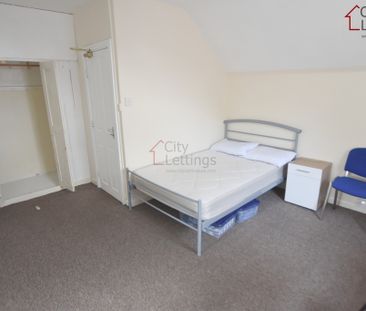 5 Bedroom Semi-Detached House - Photo 4