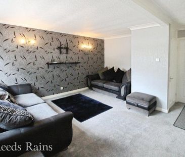 3 bedroom end of terrace house to rent - Photo 3