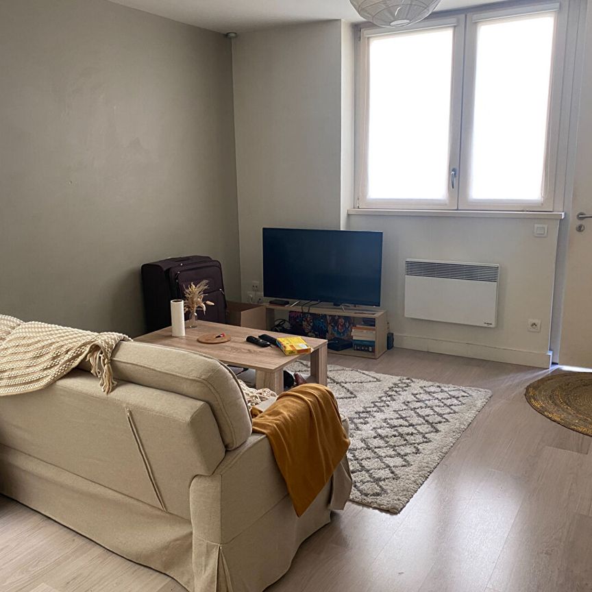 T2 en duplex de 37.27 m², place de la République réf 4335 - Photo 1