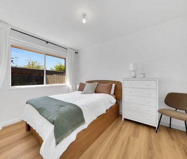 Charming 2-Bedroom Property with Built-in Wardrobes in Lalor - Photo 3