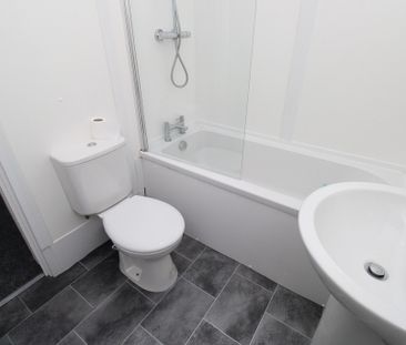 To Let 2 Bed Mid Terraced House - Photo 6