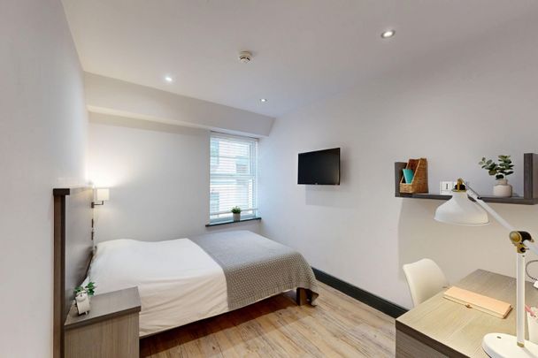 Room in a Shared Flat, Hoods Hideout, NG1 - Photo 1
