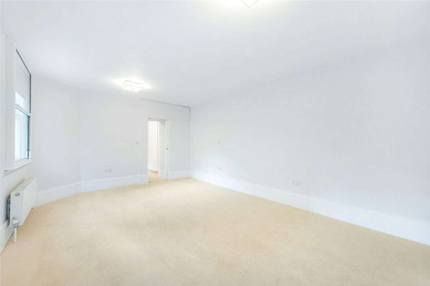 An exceptional three-bedroom house arranged over four storeys, in the heart of Marylebone. - Photo 1