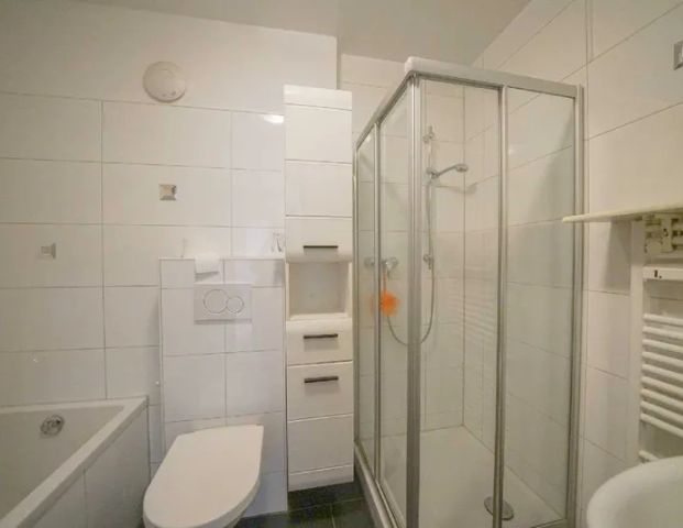 Moderne 2-Zimmer-Wohnung mit Balkon und EBK! - Foto 1