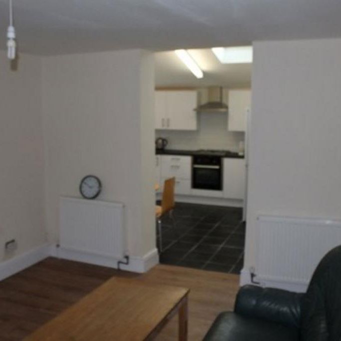 5 bedroom house to rent - Photo 1