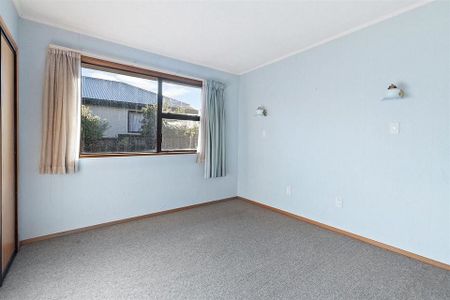 Charming 3BR Home in Wanaka! - Photo 2