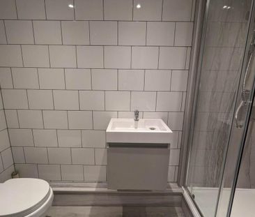 3 bedroom flat to rent - Photo 6