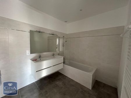 Location Appartement 3 pièces 75m² VILLEFRANCHE SUR SAONE 69400 - Photo 2