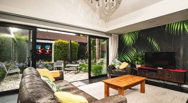 Family home in Hillpark - Photo 1