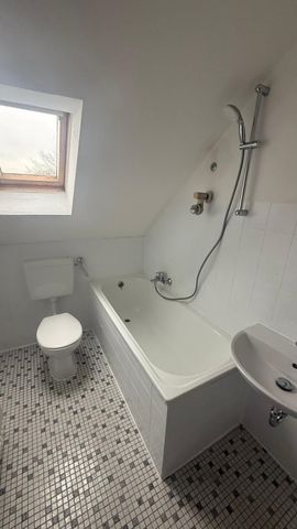 Sehr schöne renovierte 2 Zimmer Wohnung in Duisburg zu vermieten - Photo 4